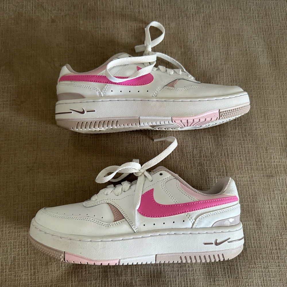 Nike White and Pink Sneakers Classic Low-Top Design